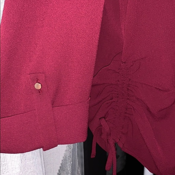 🍒 NWOT! Roz & Ali Burgundy Blouse - Picture 4 of 8